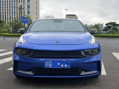 Lynk & Co 03