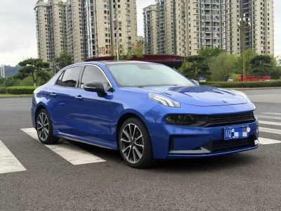 Lynk & Co 03