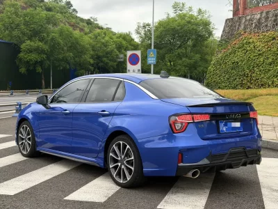 Lynk & Co 03