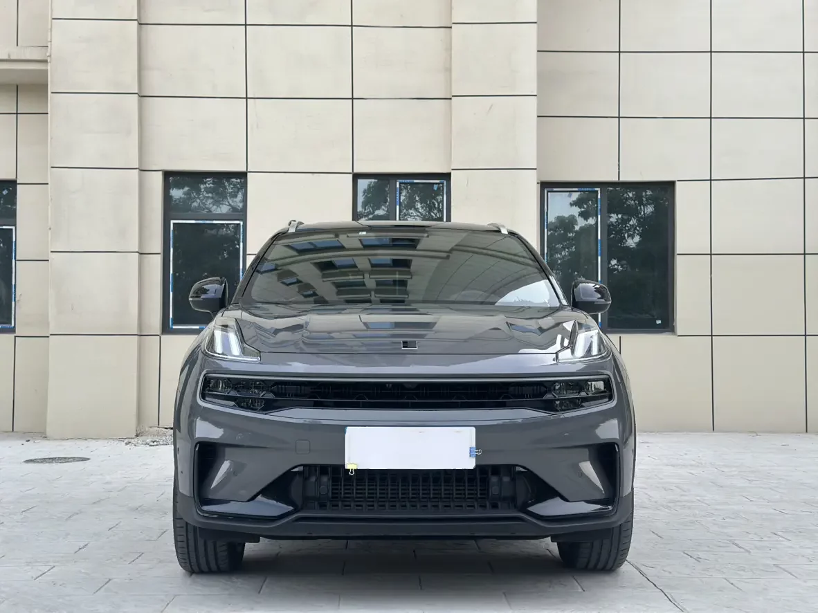 Lynk & Co 06