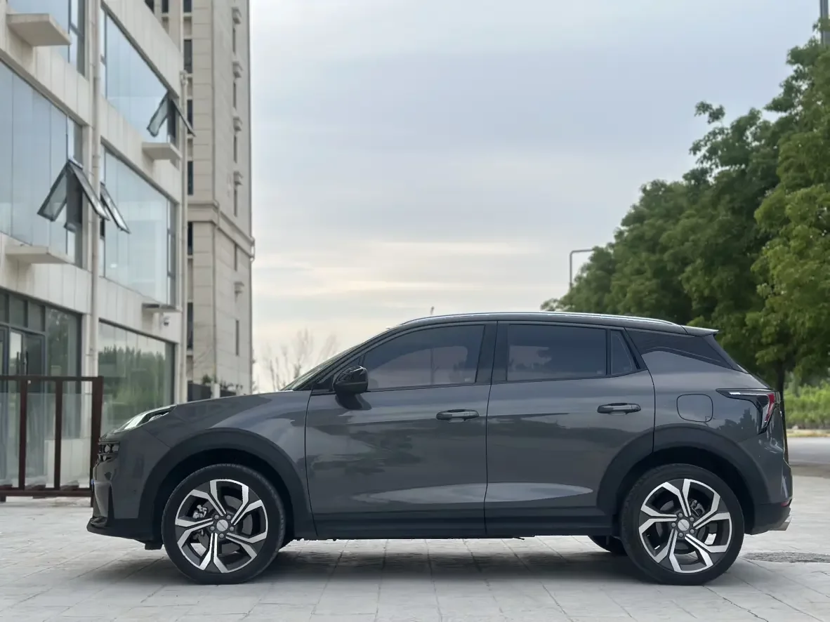 Lynk & Co 06