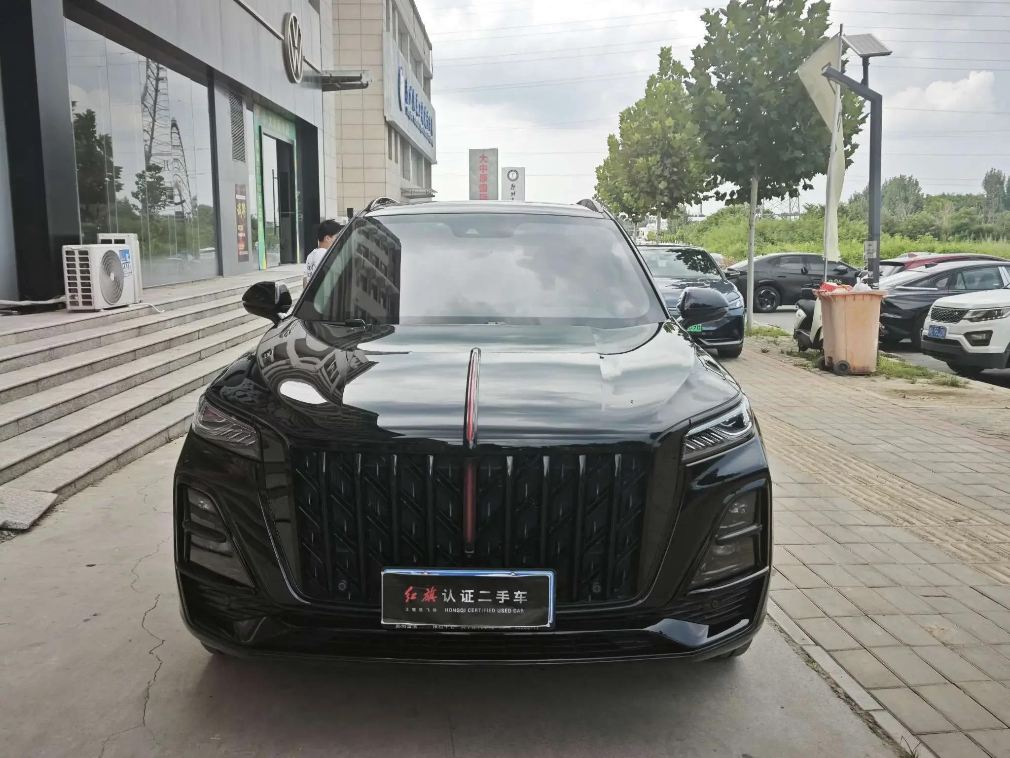 Hongqi HS5