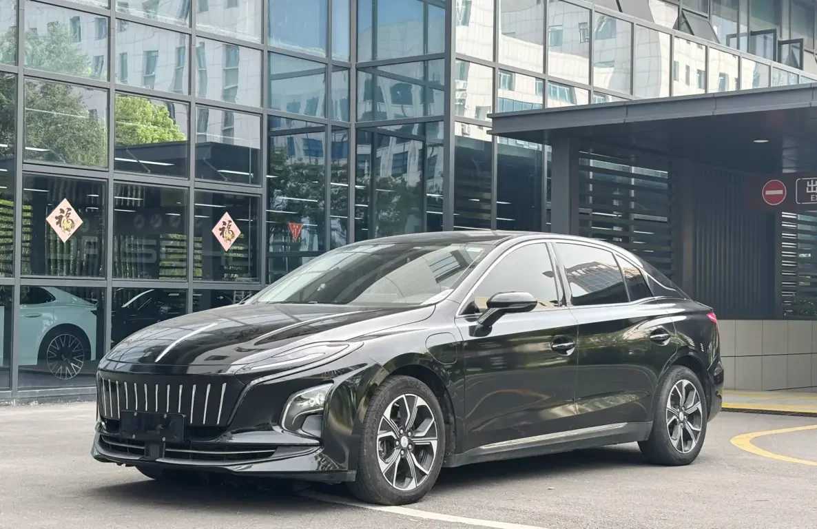 Hongqi E-QM5