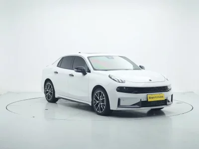 Lynk & Co 03