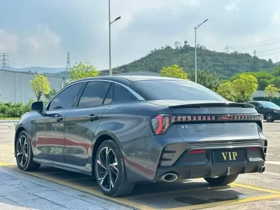 Lynk & Co 03