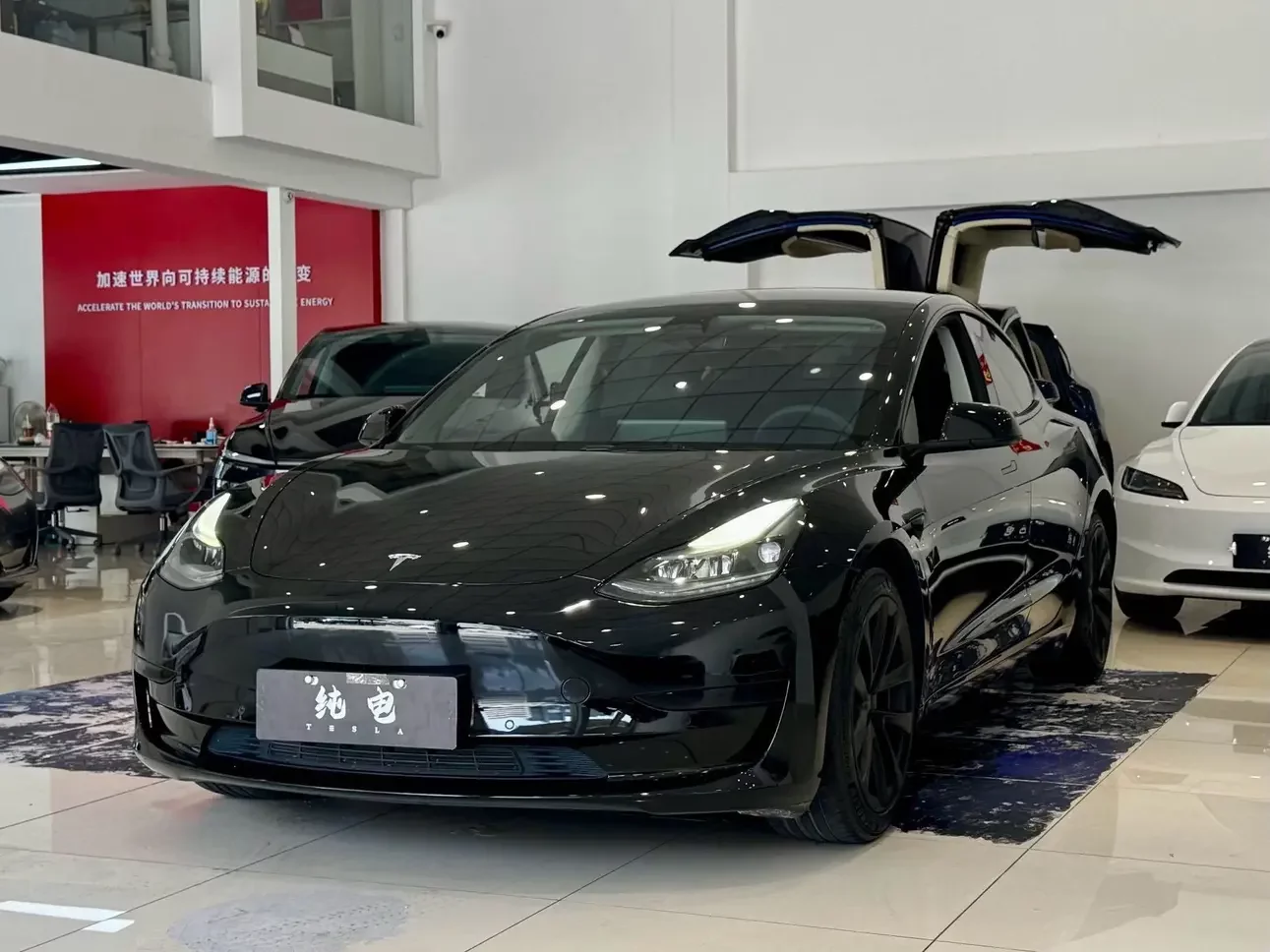 TESLA MODEL 3