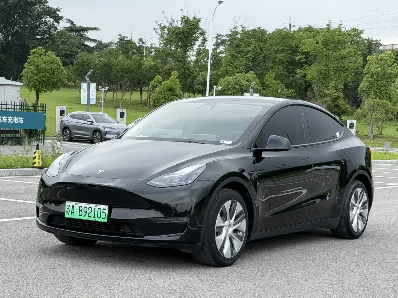 TESLA MODEL Y