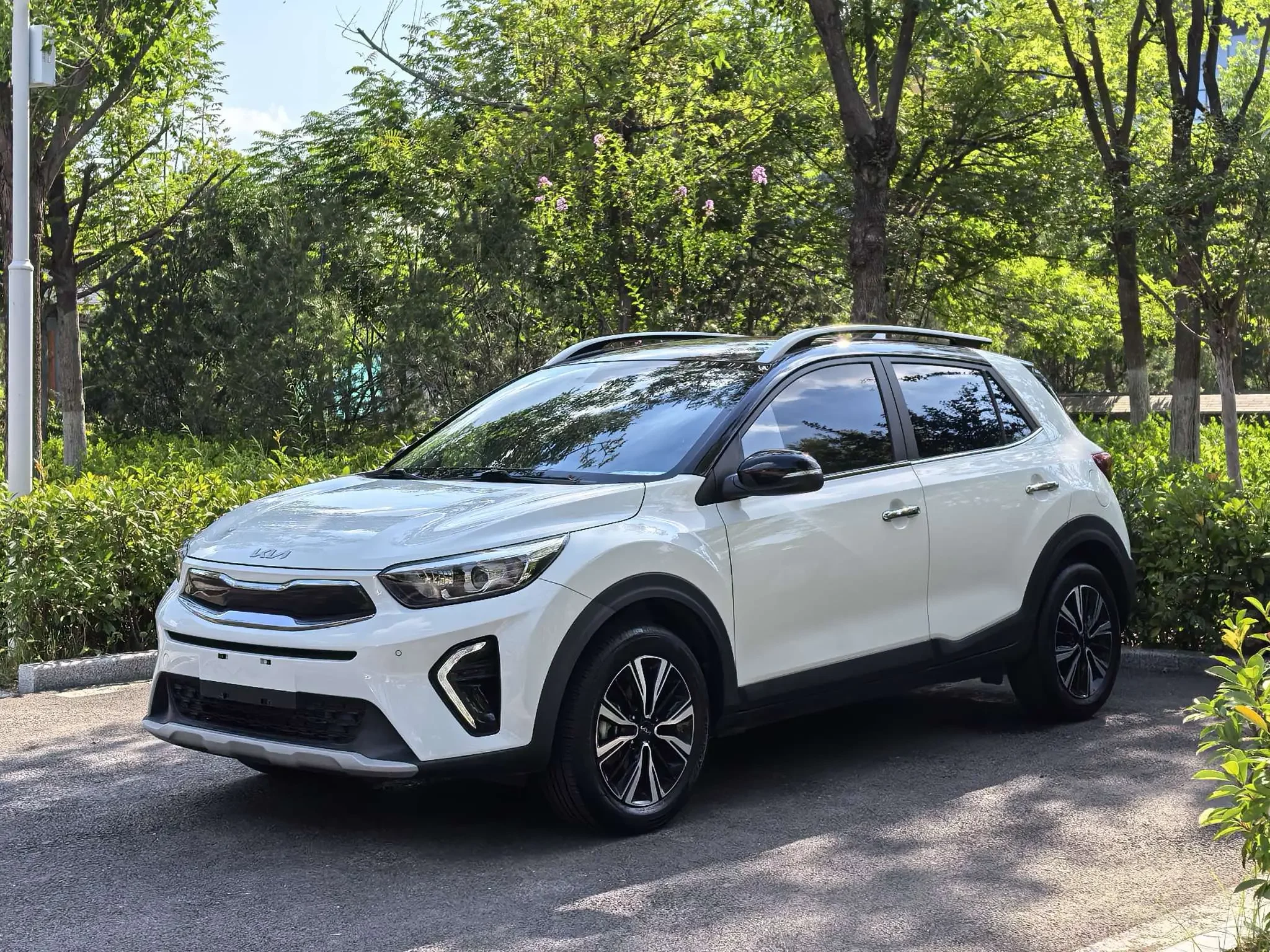 KIA KX1