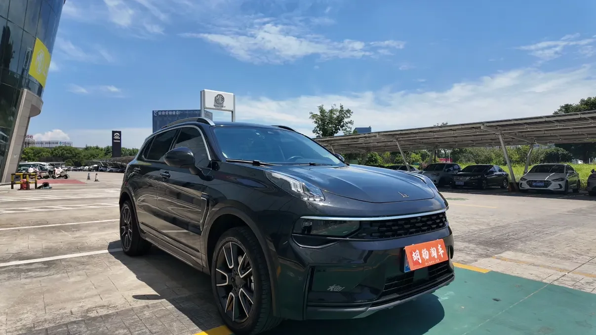 Lynk & Co 01