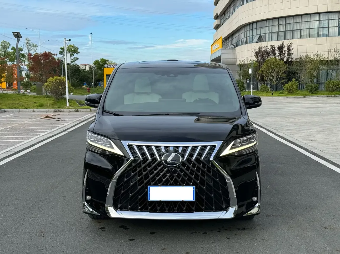 Lexus LM