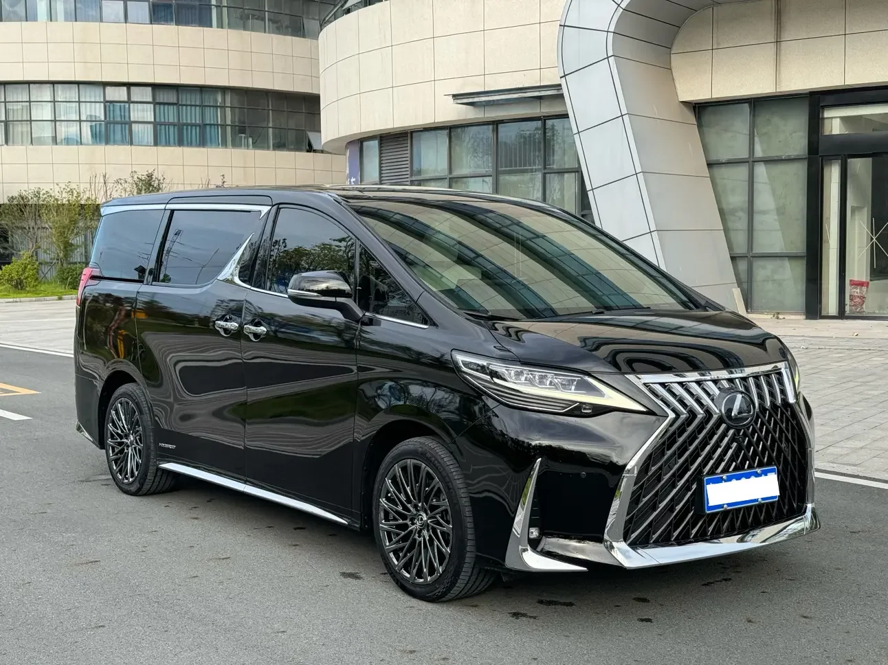 Lexus LM