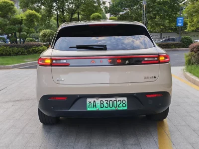 AITO M5