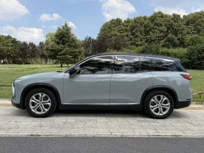 NIO ES8