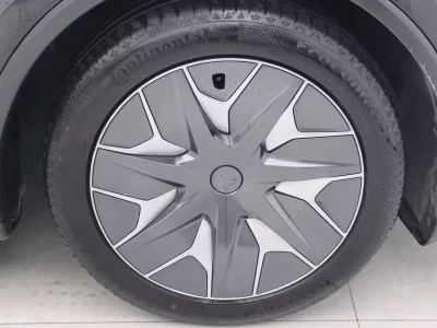 Tesla Model Y L