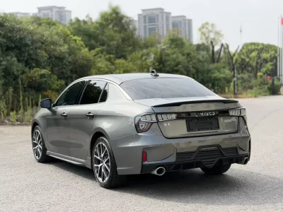 Lynk & Co 03