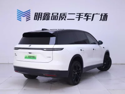 NIO ES8