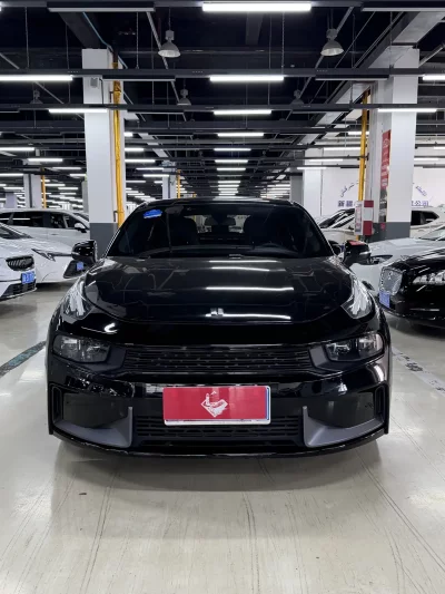 Lynk & Co 03