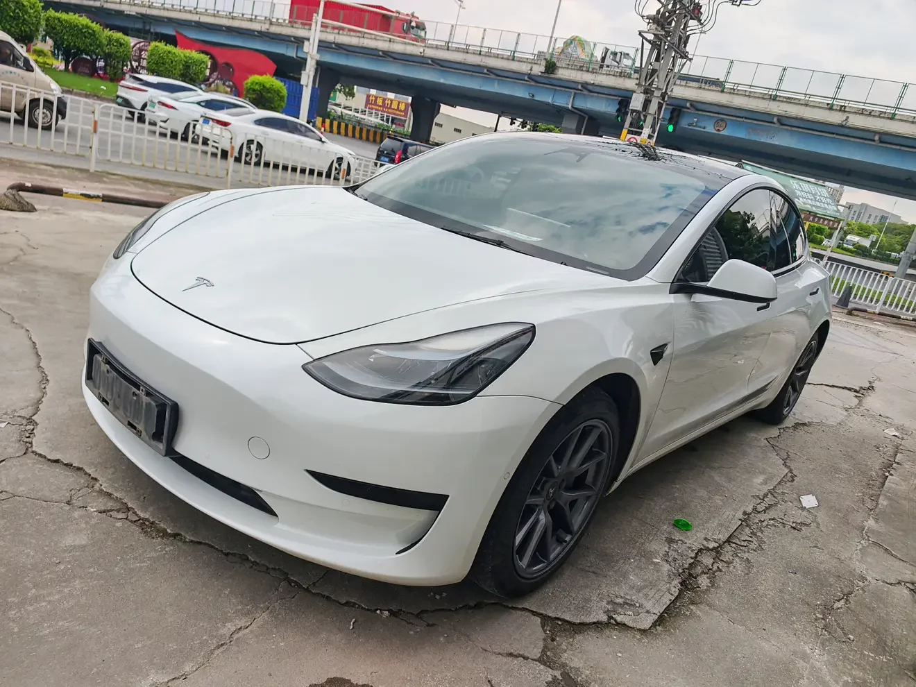 TESLA MODEL 3