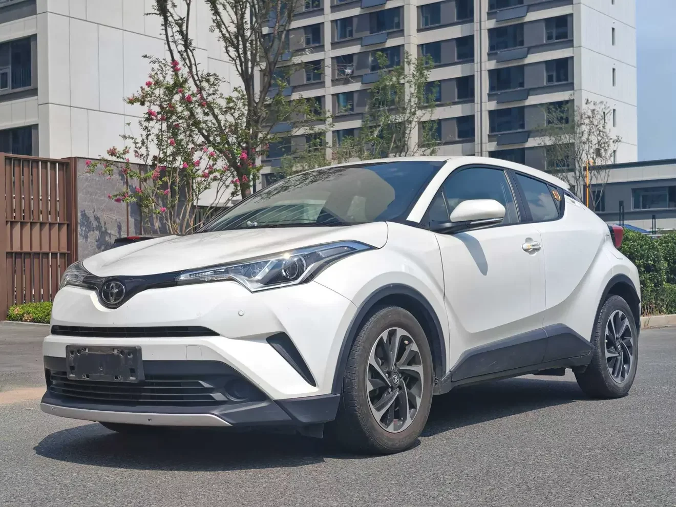 Toyota C-HR Hybrid (Yize IZOA)