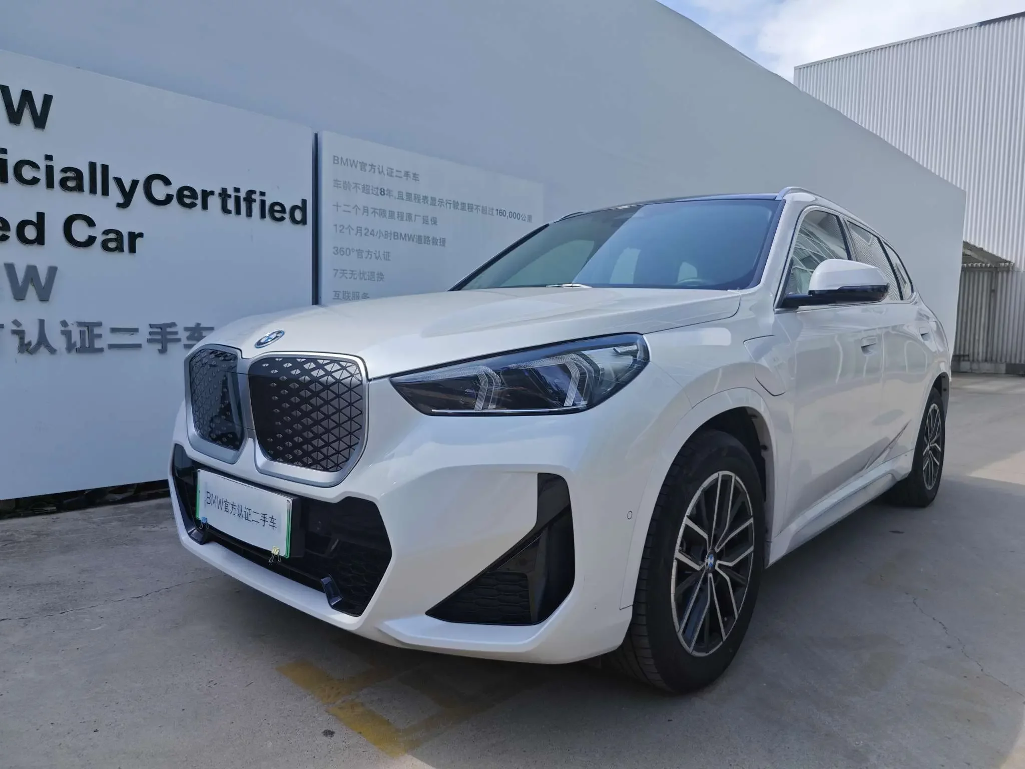 BMW iX1