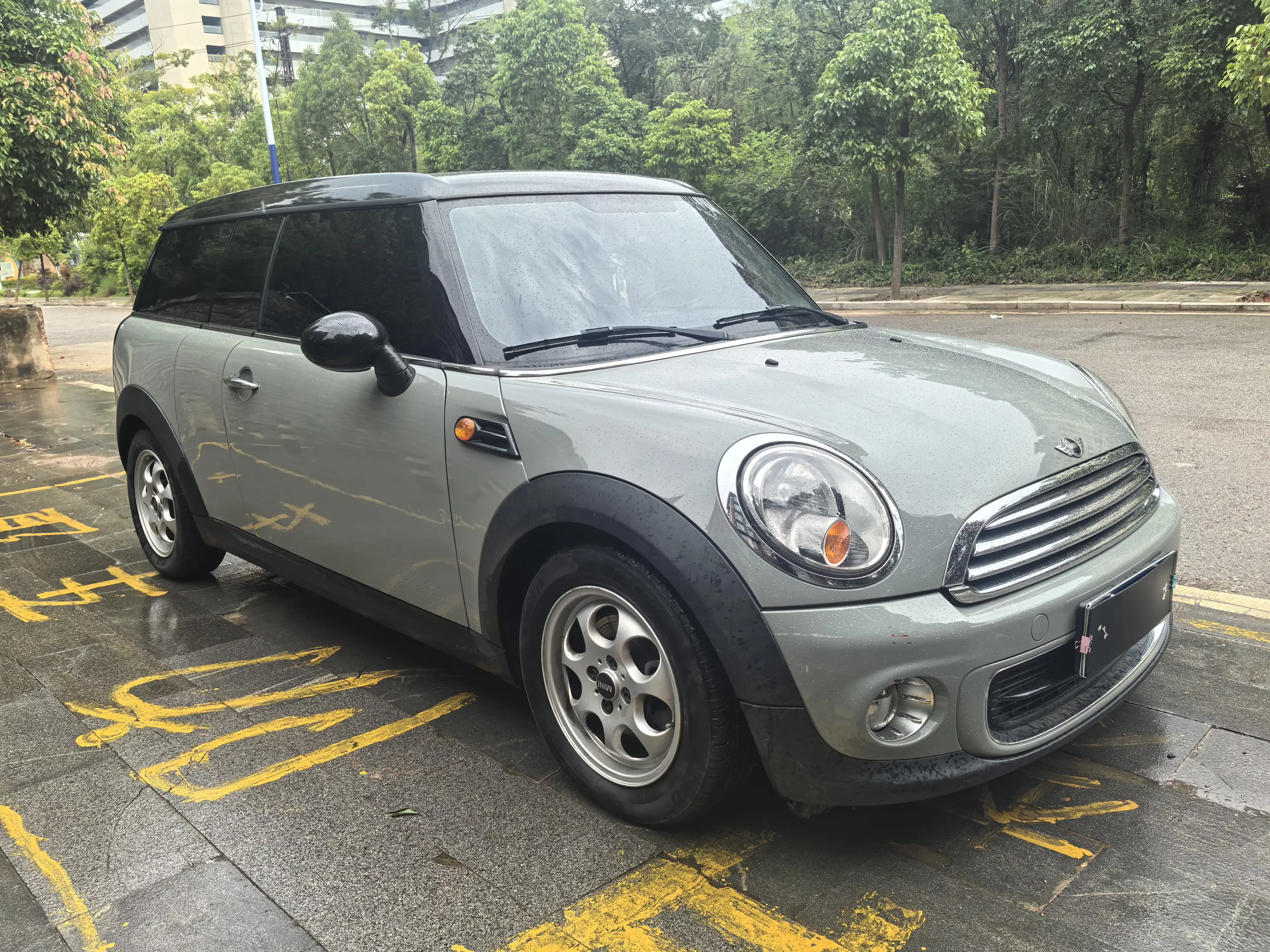 MINI CLUBMAN