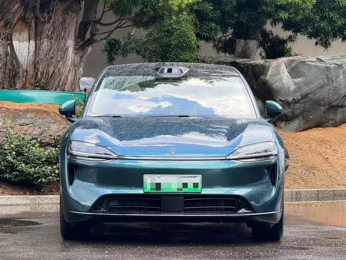 Luxeed Zhijie R7