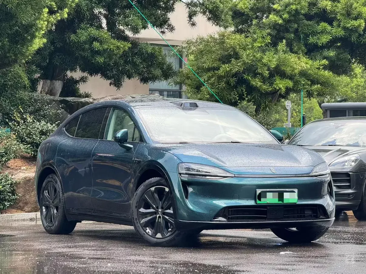 Luxeed Zhijie R7