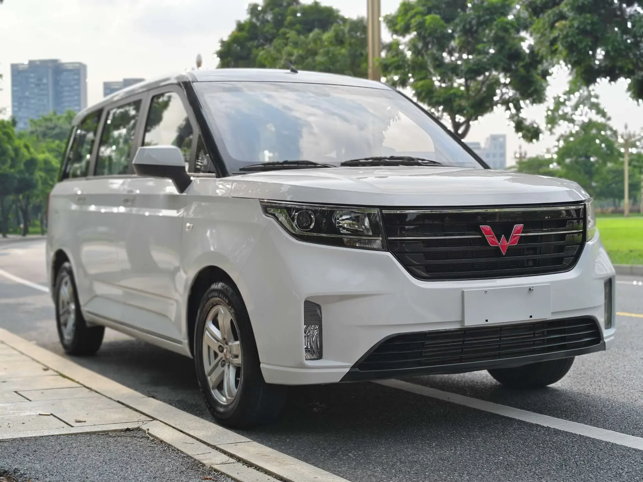 Wuling Hongguang PLUS