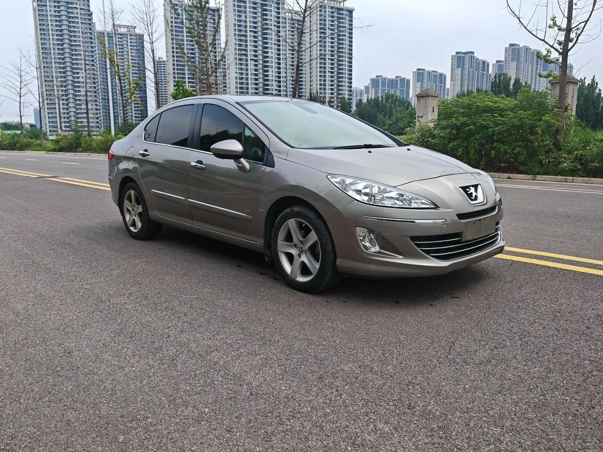 Peugeot 408