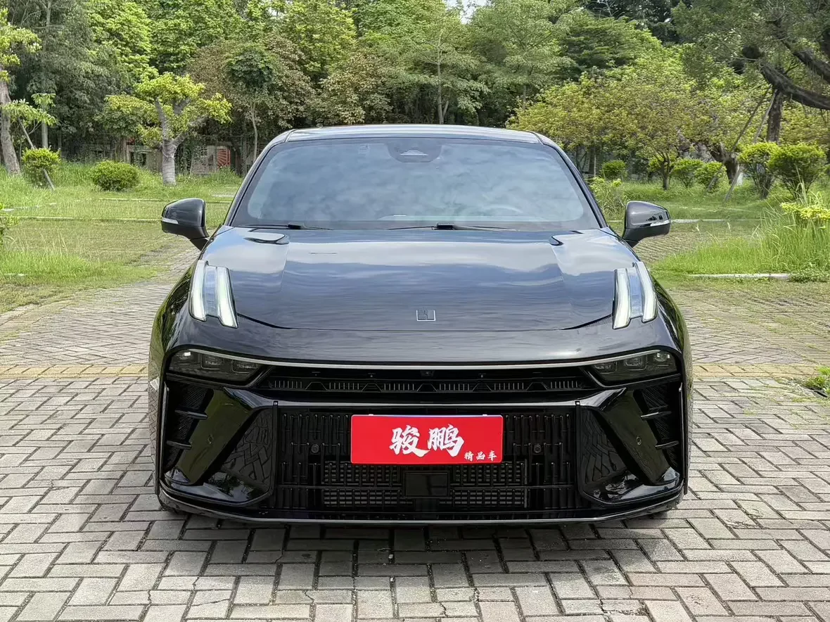 Lynk & Co 03