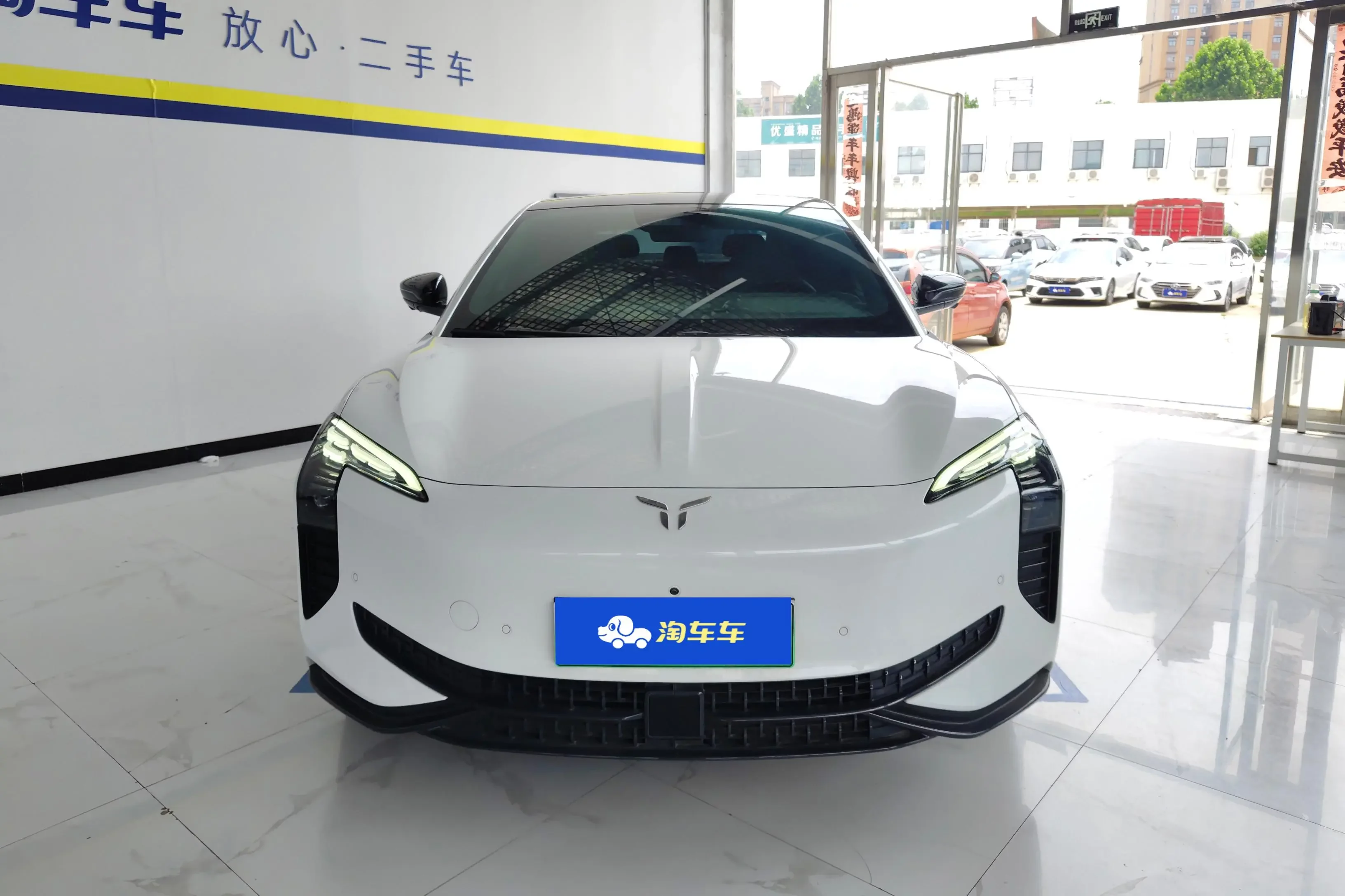 Hongqi EH7