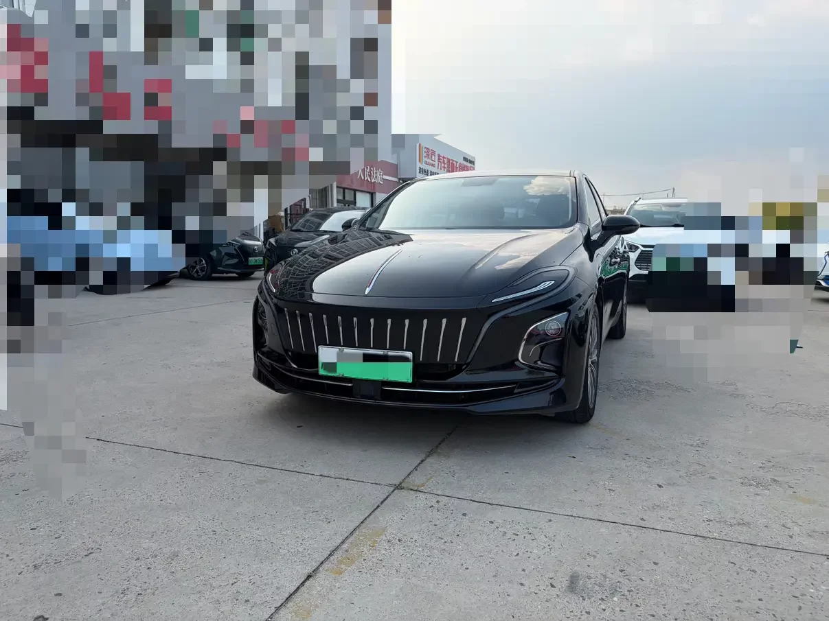 Hongqi E-QM5