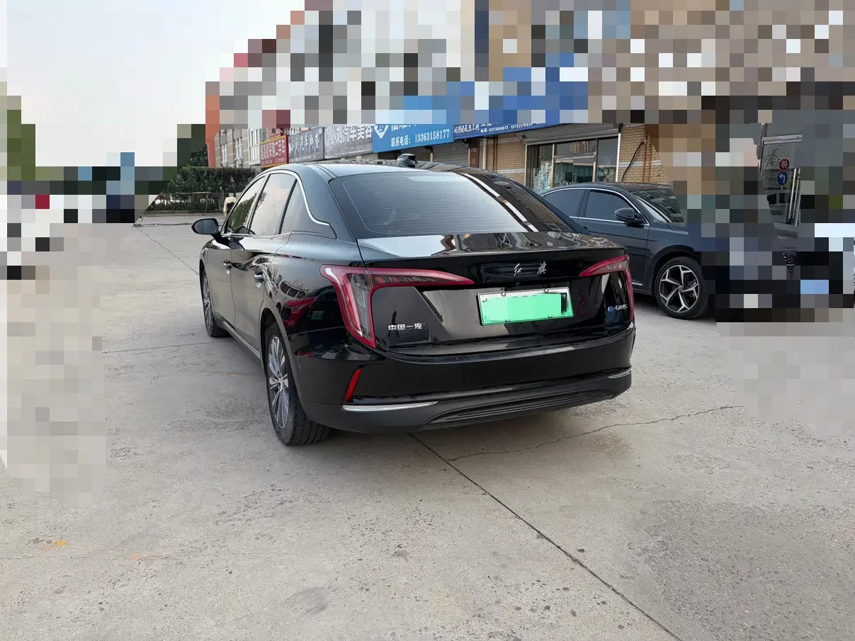 Hongqi E-QM5