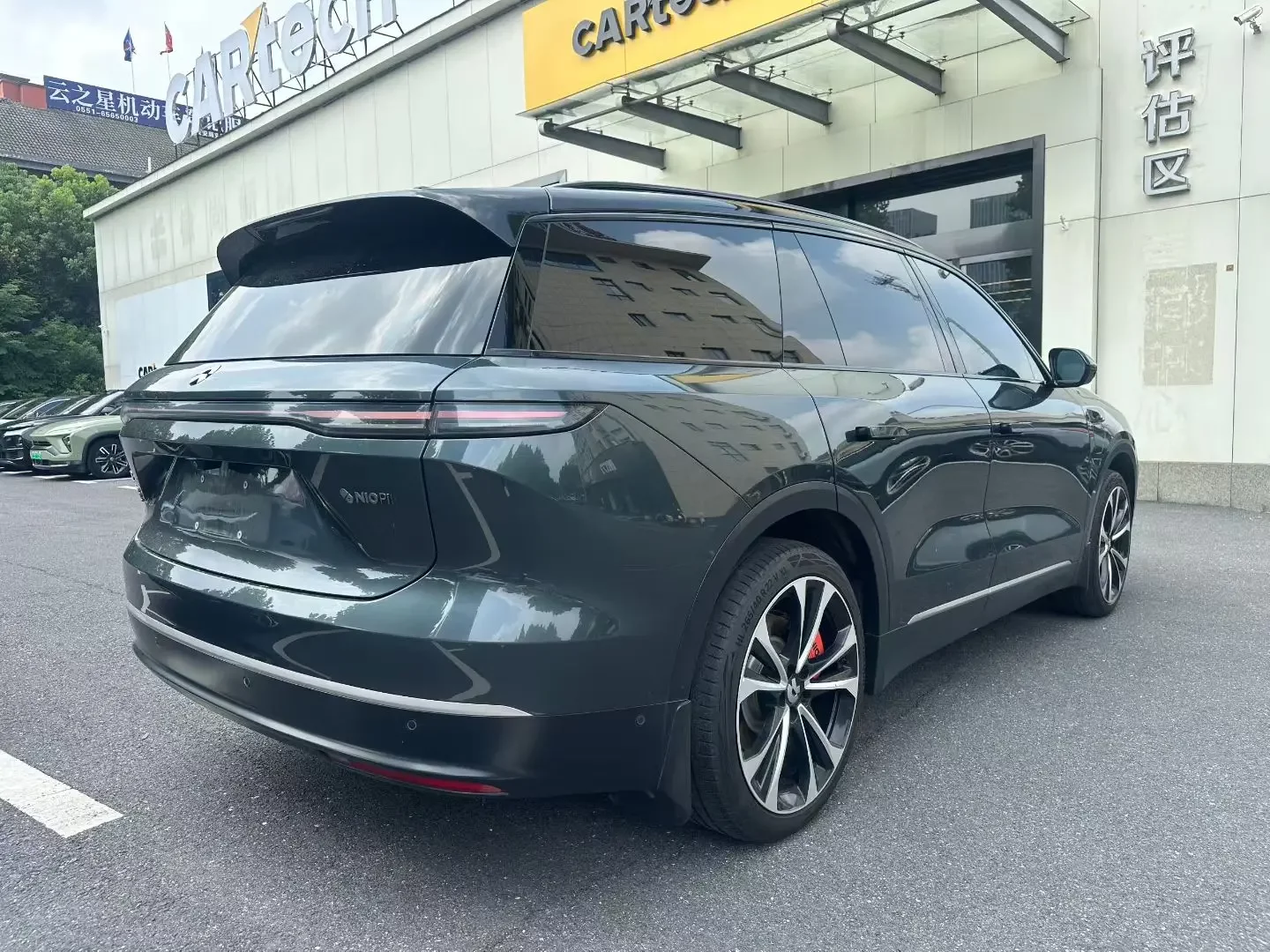 NIO ES8