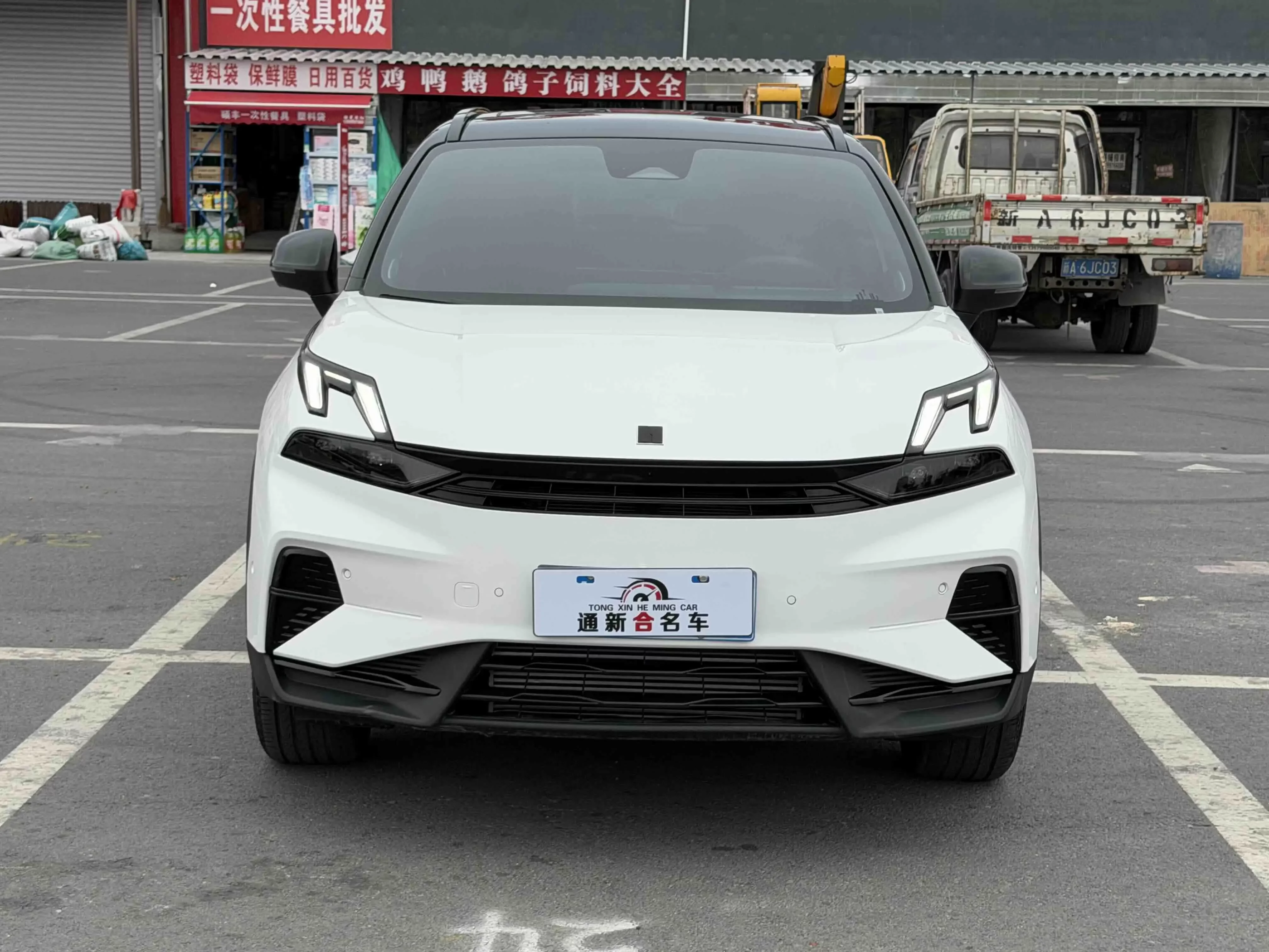 Lynk & Co 06