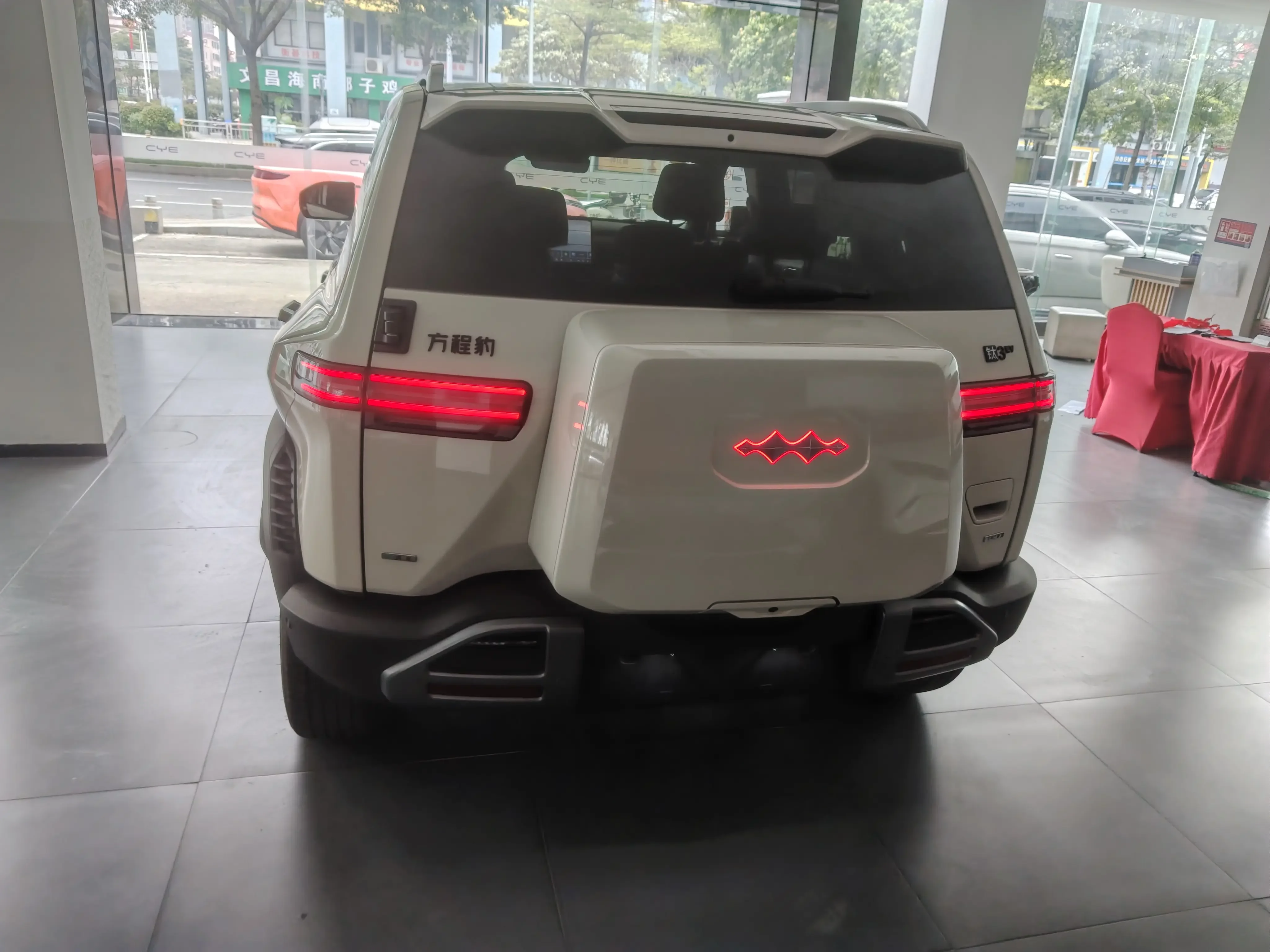 BYD Leopard Titanium 3