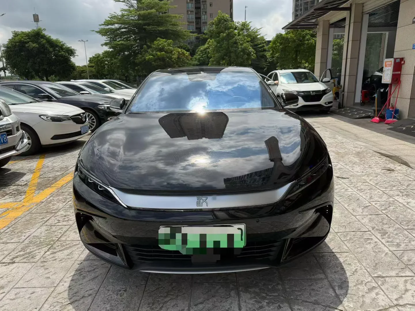 BYD Han EV