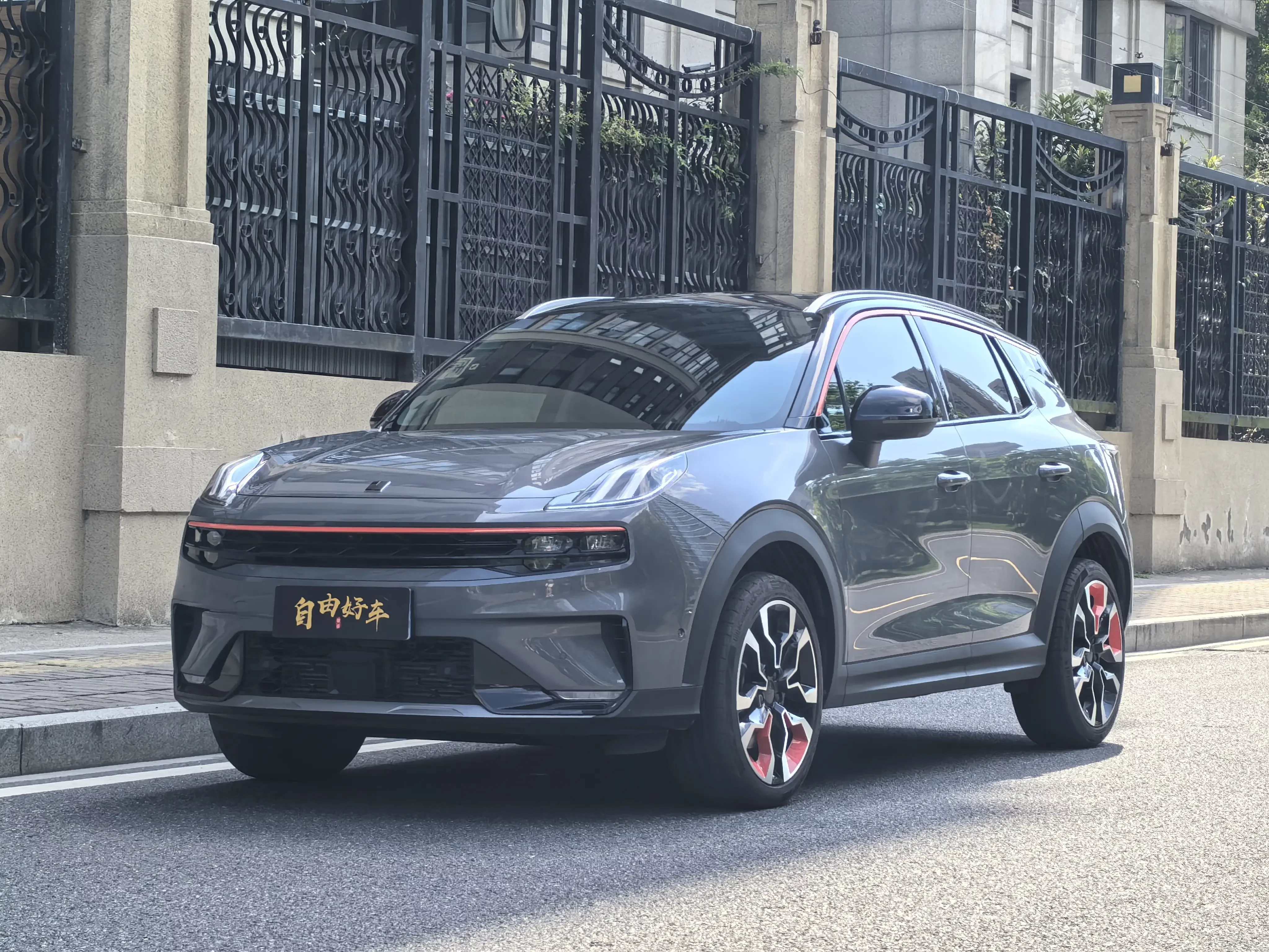 Lynk & Co 06