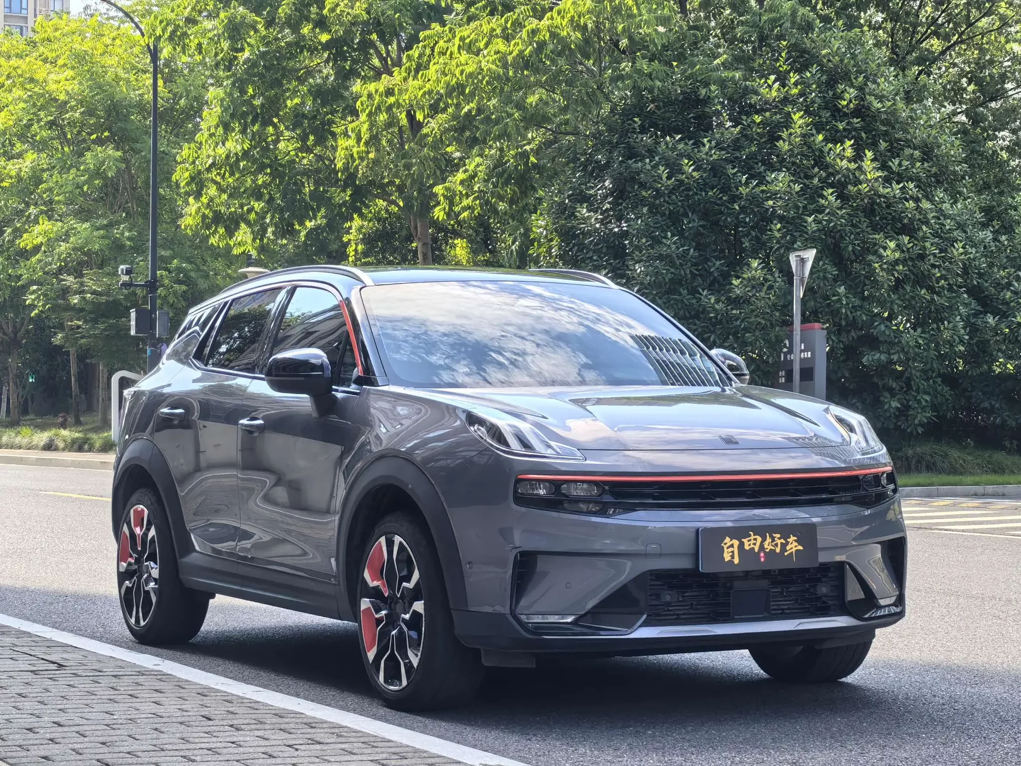 Lynk & Co 06