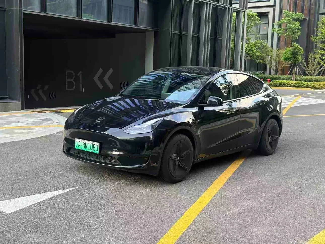 TESLA MODEL Y