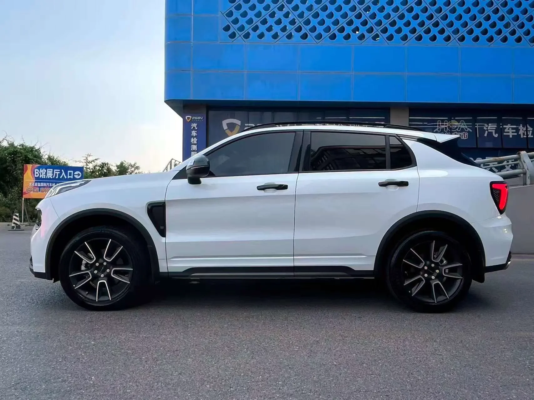 Lynk & Co 01
