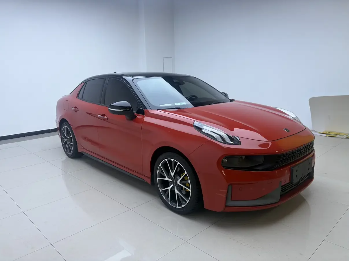 Lynk & Co 03