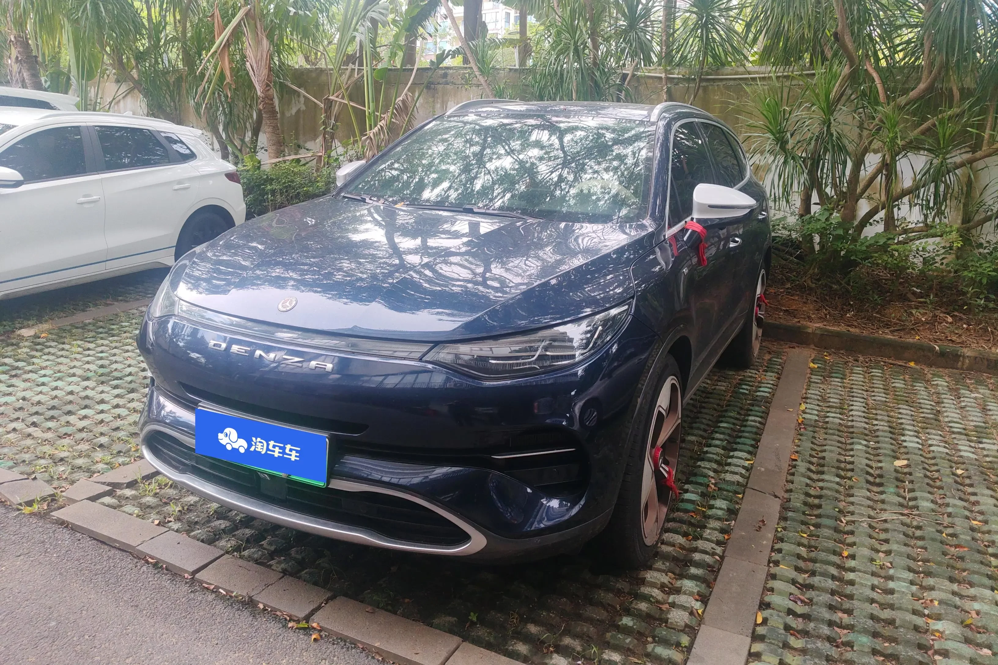 Denza X PHEV