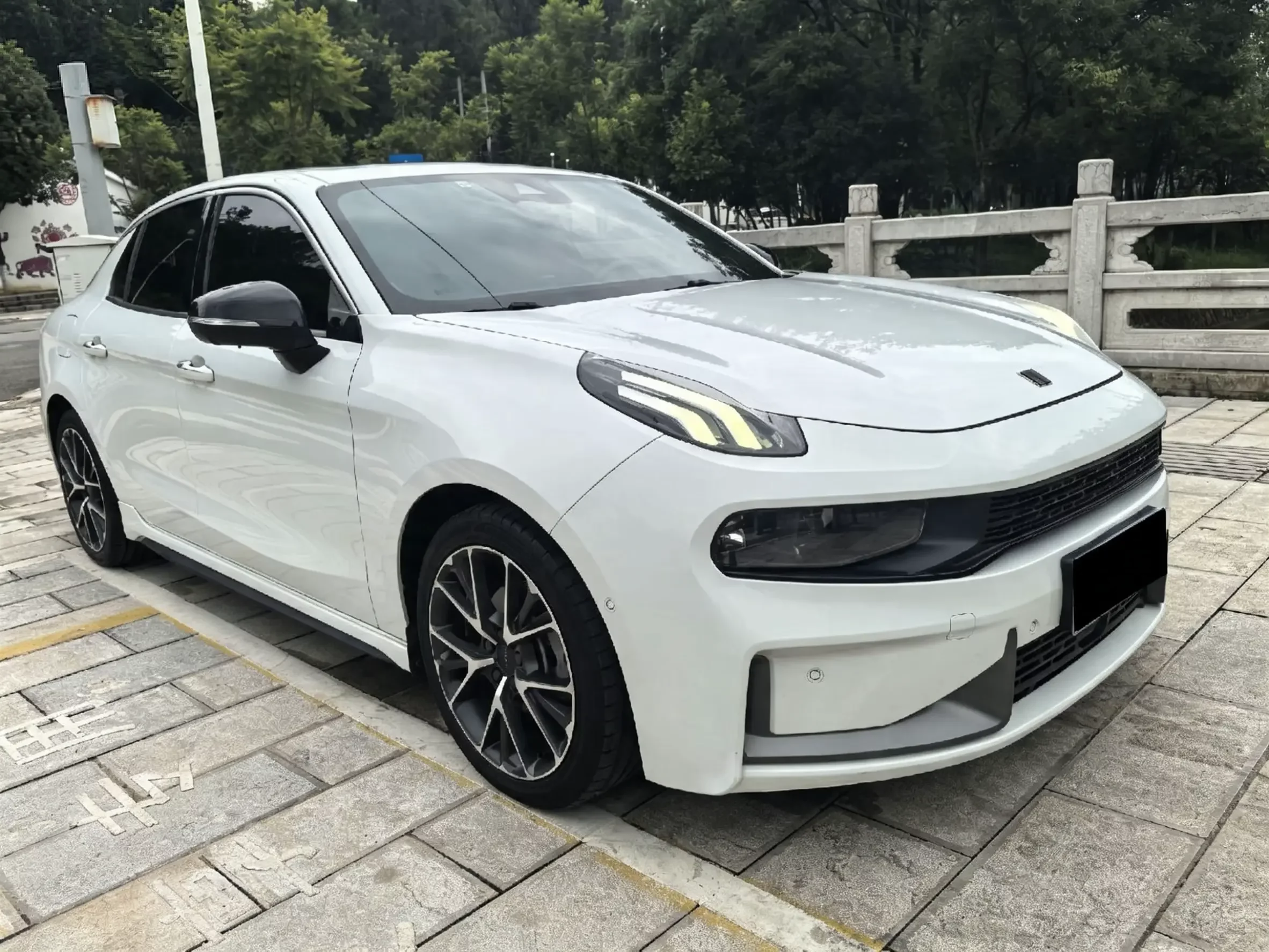 Lynk & Co 03