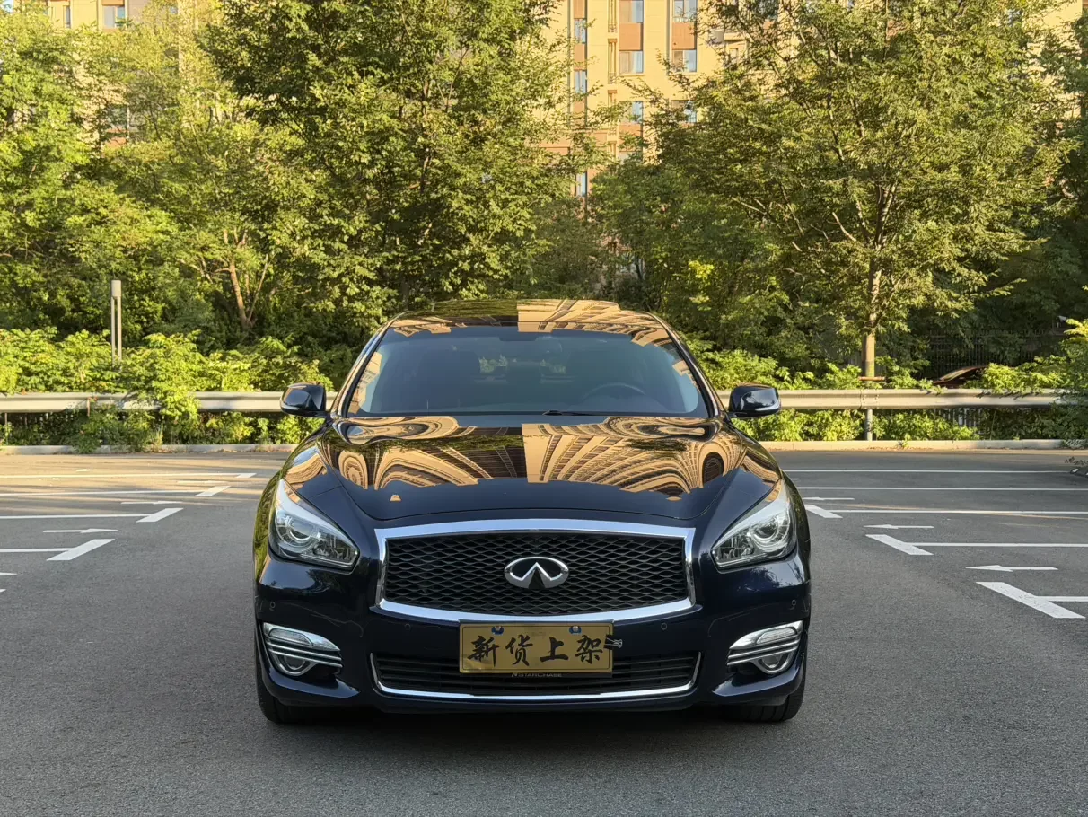 Infiniti Q70