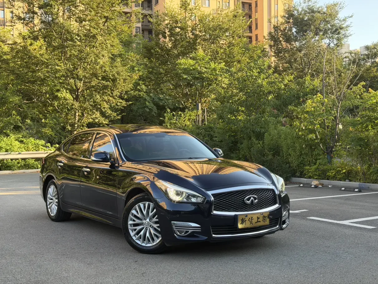 Infiniti Q70