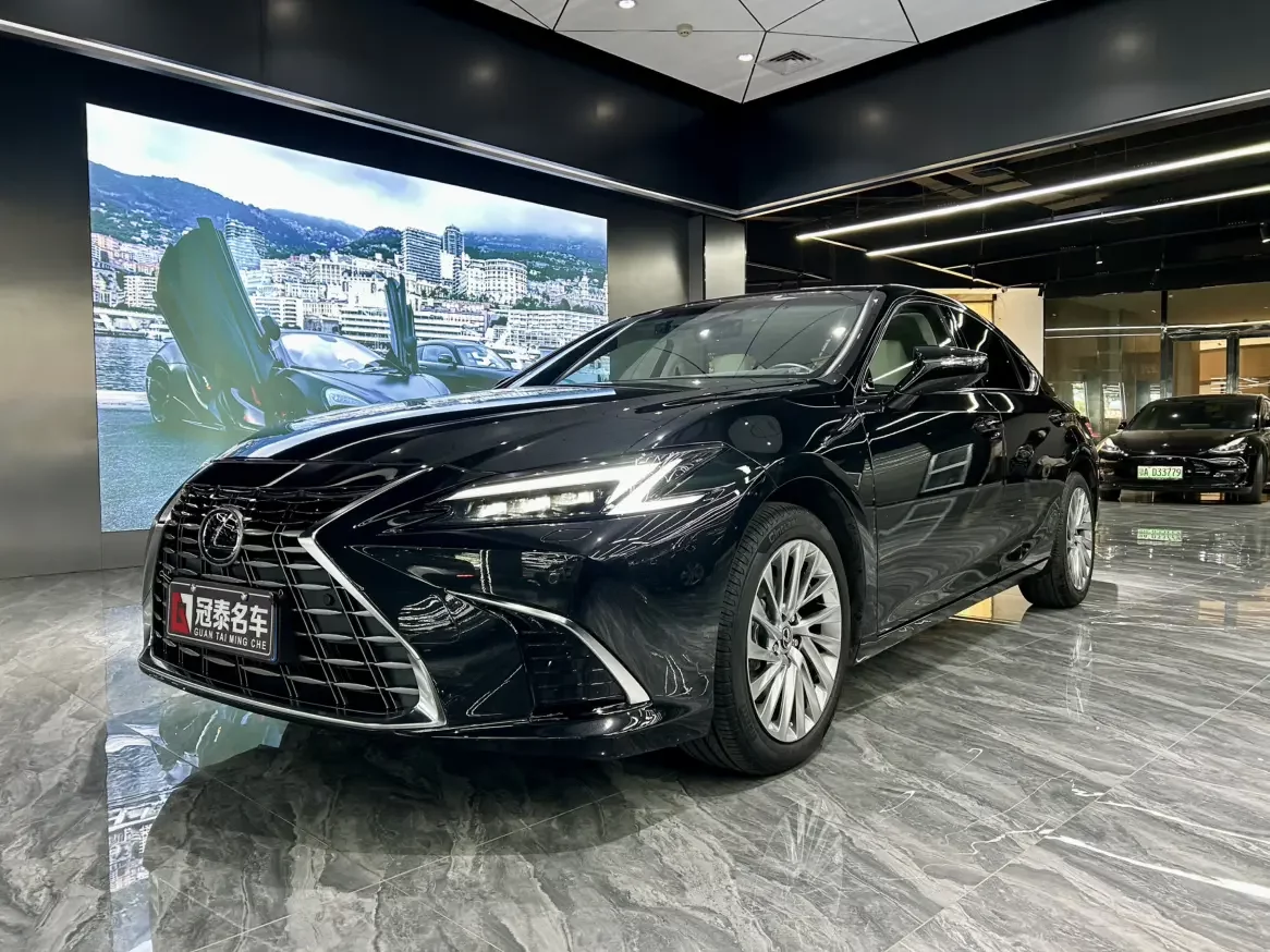 Lexus ES