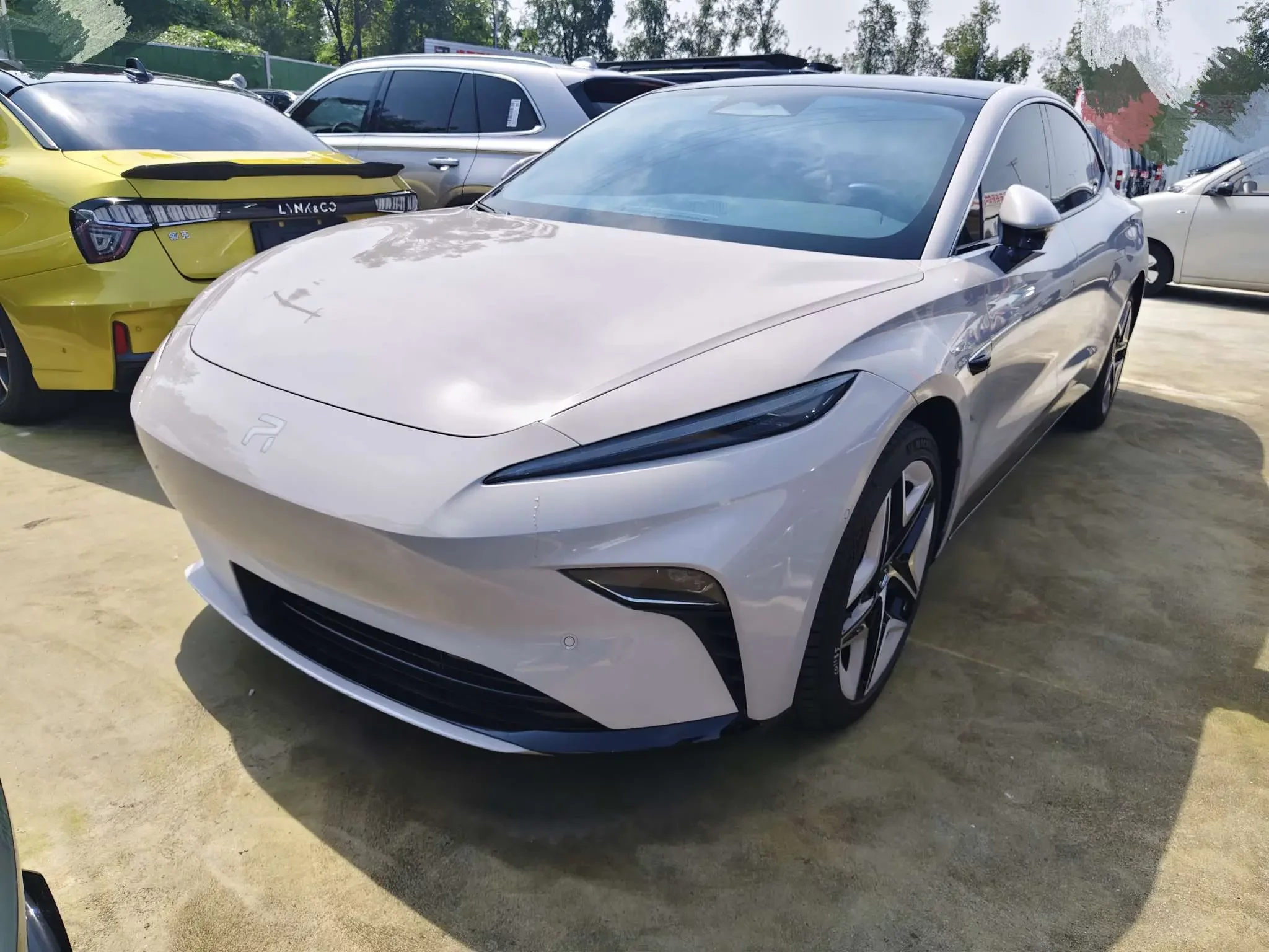 Rising Auto Feifan F7