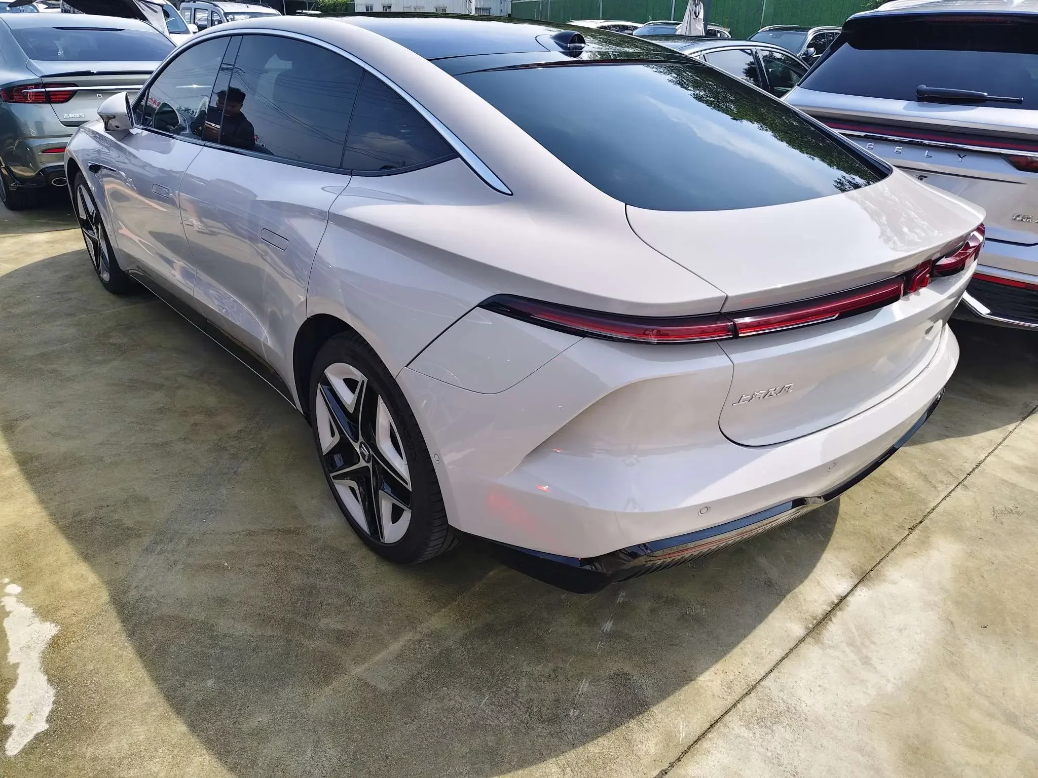 Rising Auto Feifan F7