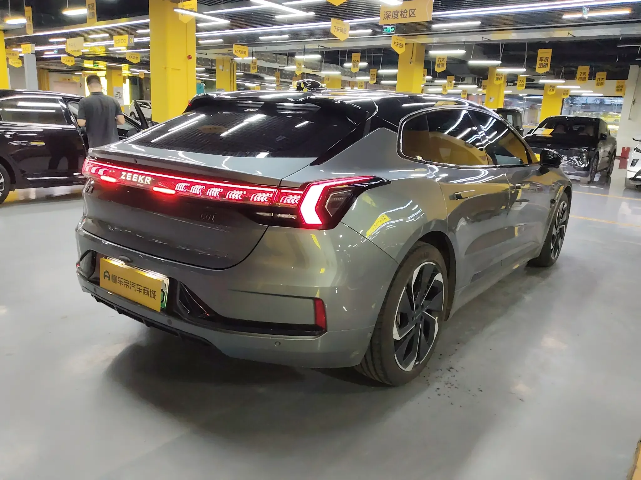 ZEEKR 001